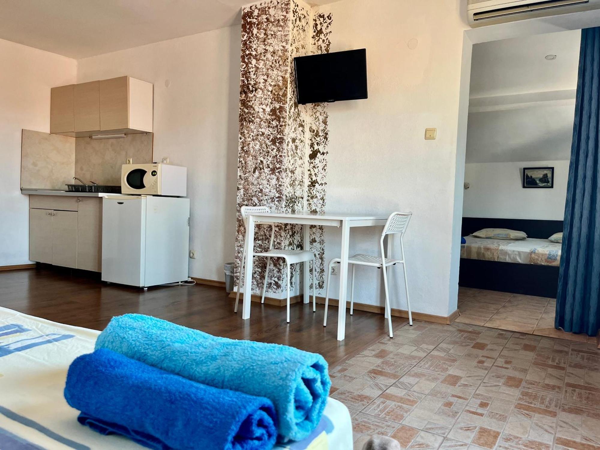 Paunovi Guest House Primorsko Exterior photo